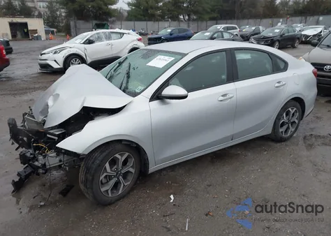 2021 Kia Forte Lxs z USA, uszkodzony, nr VIN 3KPF24AD7ME271356